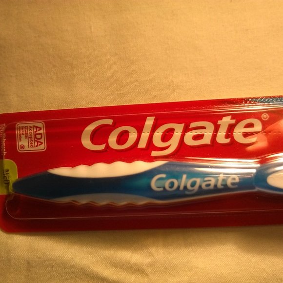 Adult Colgate Extra Clean toothbrush; size: Medium; New-Last ONE - Picture 8 of 9